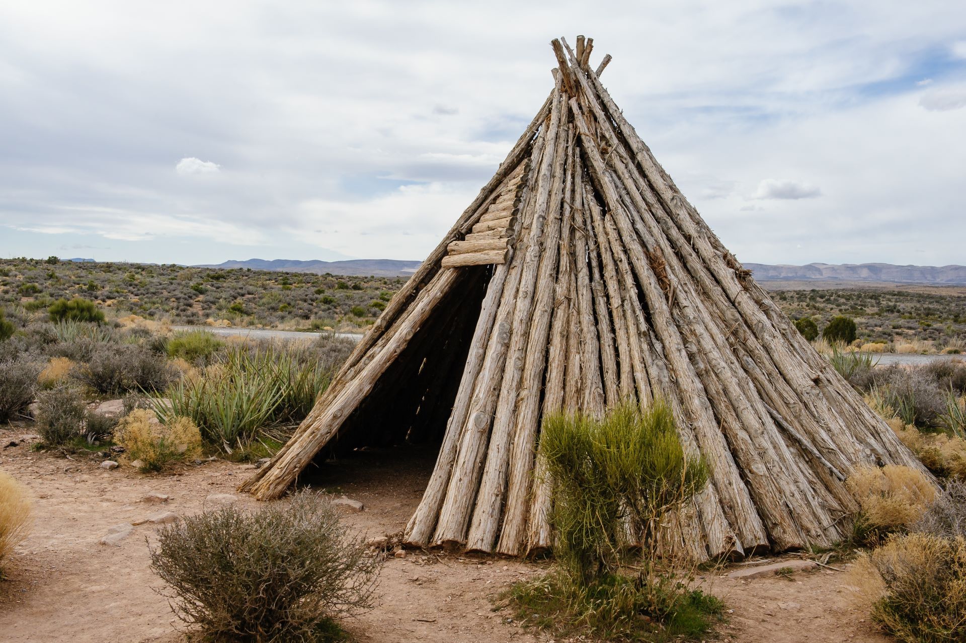 Traditional Hualapai dwelling replica at Eagle Point